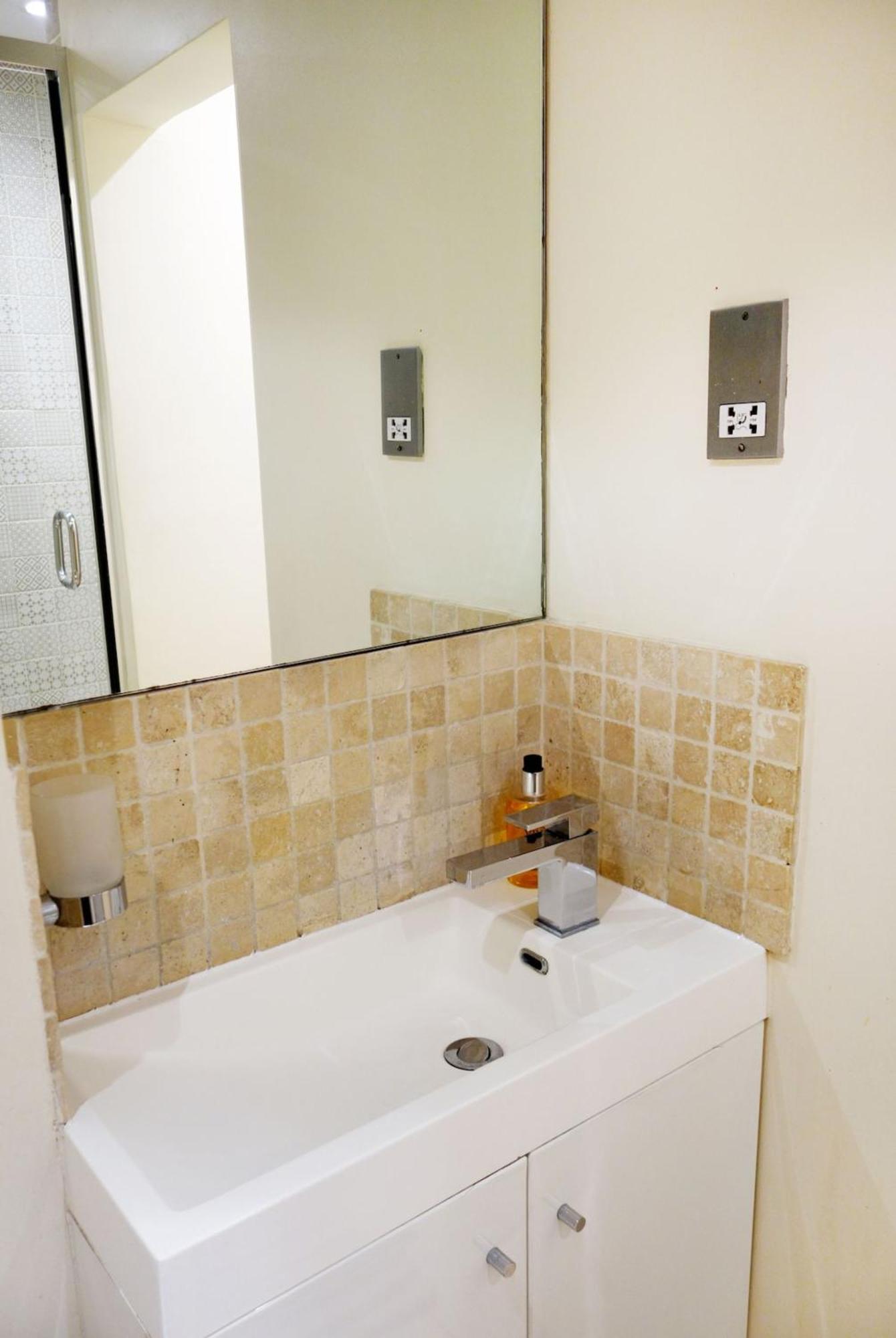 Charming Central 1 Bed Flat - Sleeps 4 London