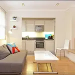 Charming Central 1 Bed Flat - Sleeps 4