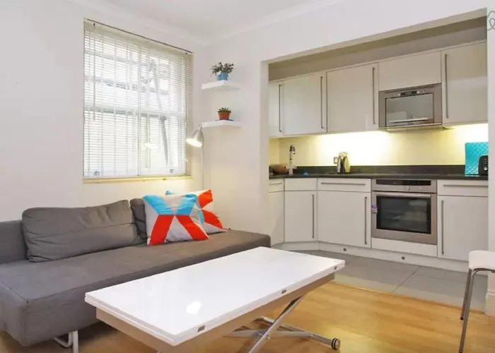 Charming Central 1 Bed Flat - Sleeps 4