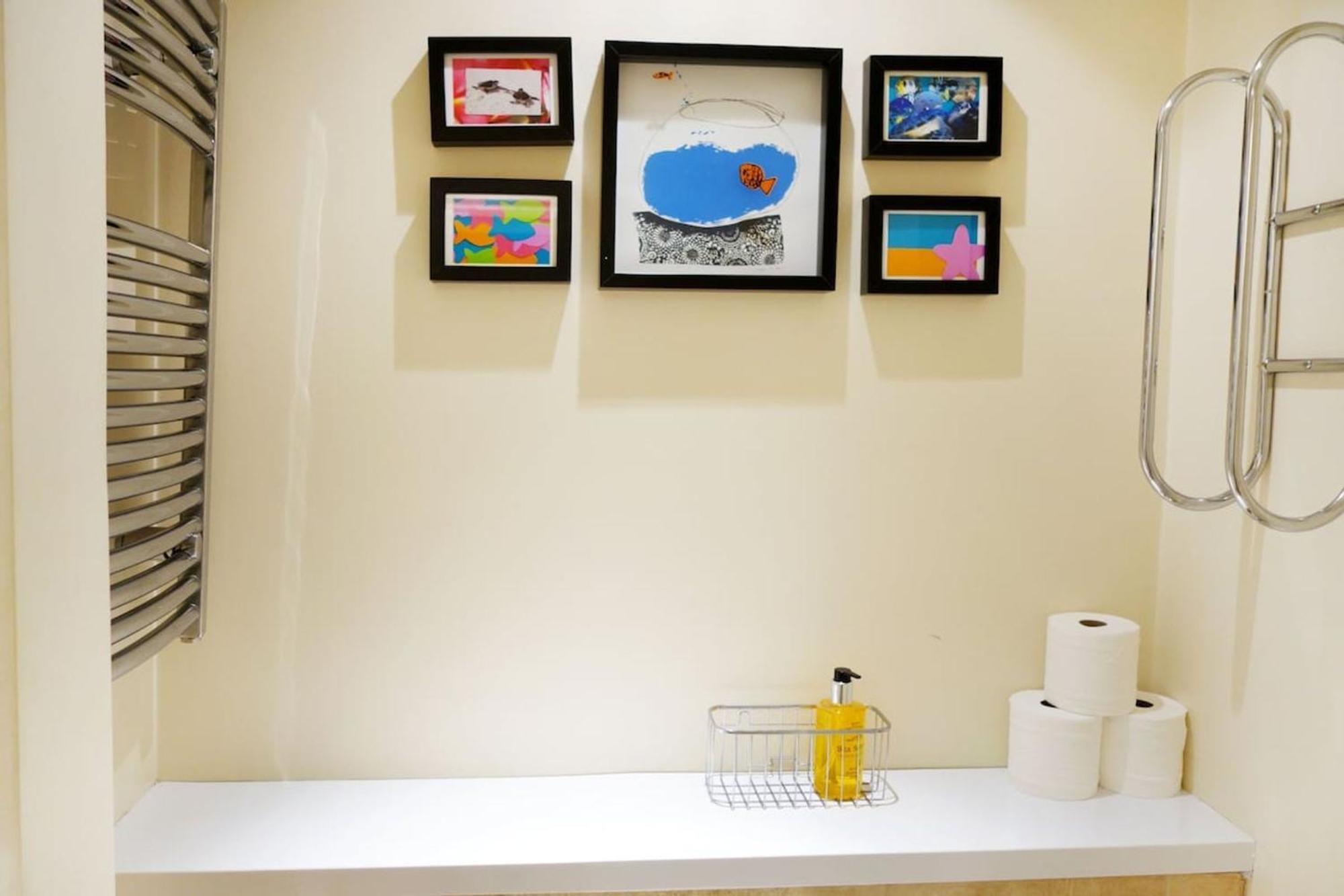 Charming Central 1 Bed Flat - Sleeps 4 * London