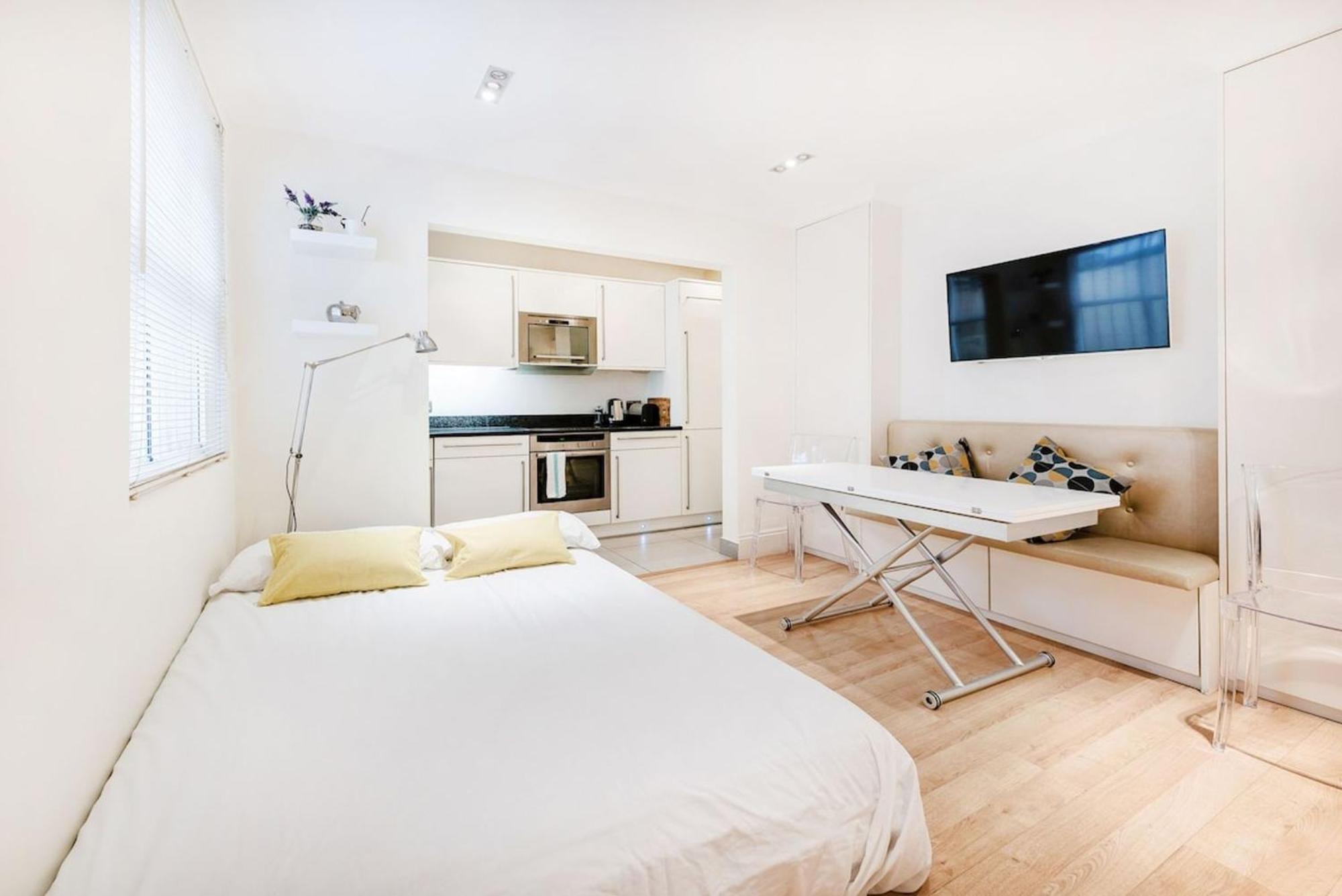 Charming Central 1 Bed Flat - Sleeps 4 *