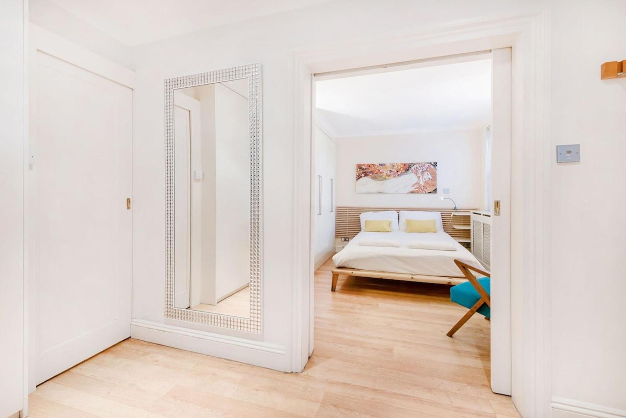 Charming Central 1 Bed Flat - Sleeps 4 Apartment *